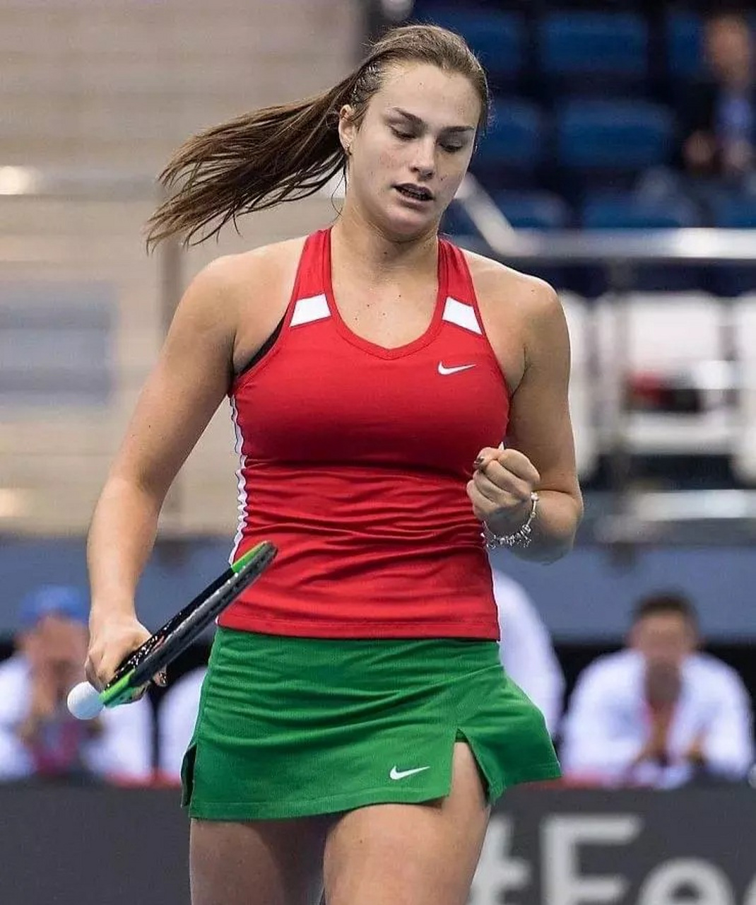 且米切尔合 且米切尔合